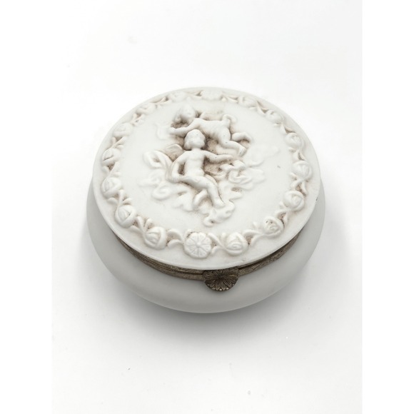 Vintage Porcelain Trinket Box Cherub Angel Floral Round Off White Cream Decor - Picture 1 of 13